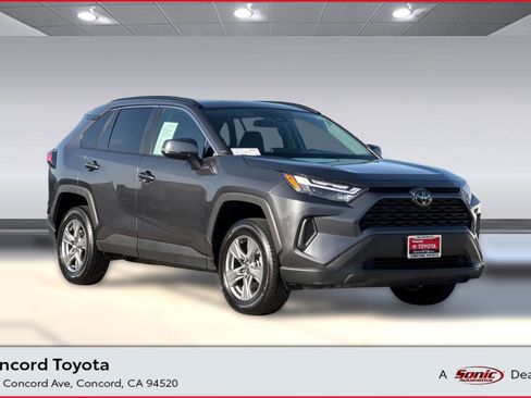 Used 2025 Toyota RAV4 XLE image 1