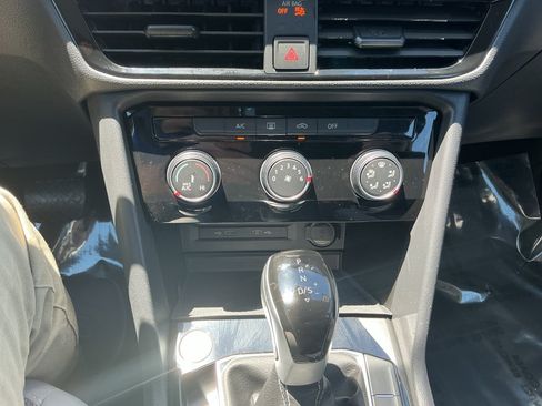 Certified 2024 Volkswagen Taos S FWD image 18
