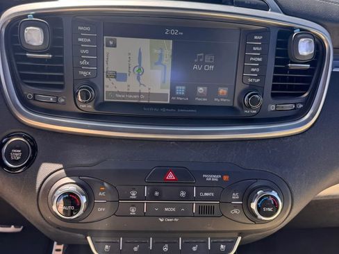 Used 2017 Kia Sorento SX image 22