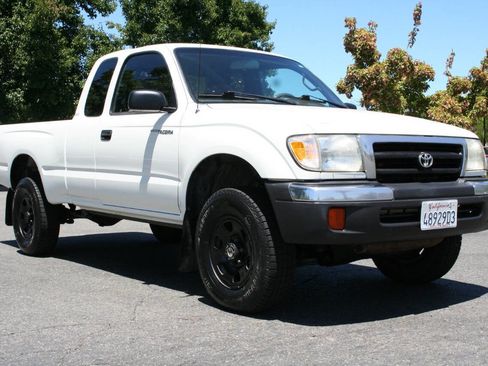 Used 1998 Toyota Tacoma 4x4 Xtracab image 1