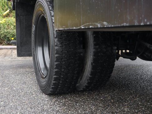 Used 2011 Ford F550 4x4 Crew Cab Super Duty w/ Payload Upgrade Pkg image 40