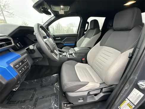 Used 2025 Toyota Tacoma TRD Sport image 16