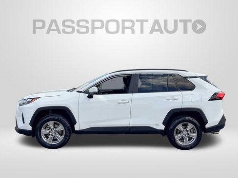 Used 2025 Toyota RAV4 XLE AWD/4WD image 2