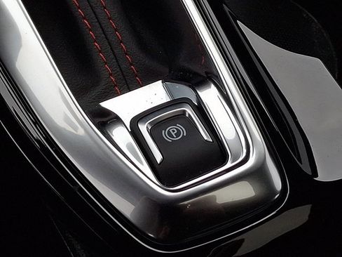 Used 2025 Chevrolet Trax RS w/ Sunroof Package image 24