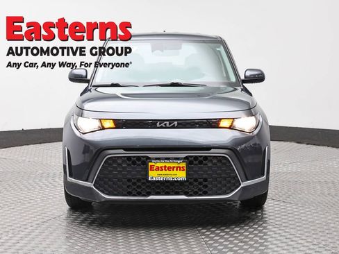 Used 2023 Kia Soul LX w/ LX Technology Package FWD image 2