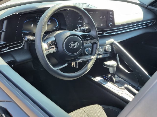 Used 2024 Hyundai Elantra SE FWD image 5