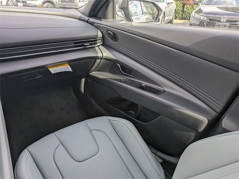 New 2025 Hyundai Elantra Limited image 16