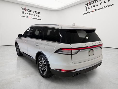 Used 2021 Lincoln Aviator Reserve w/ Class IV Trailer Tow Package RWD image 3