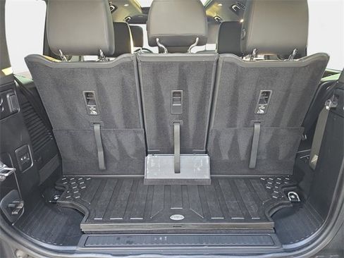 Used 2024 Land Rover Defender 130 X-Dynamic SE image 13