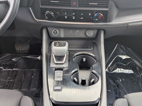Used 2023 Nissan Rogue S FWD image 20