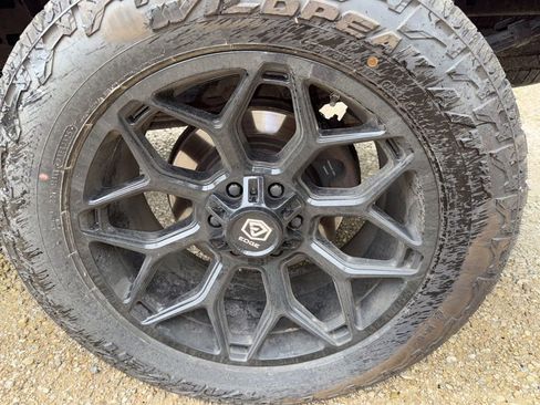 Used 2019 Ford F150 Lariat w/ Equipment Group 502A Luxury AWD/4WD image 9