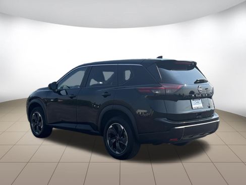 Used 2024 Nissan Rogue SV AWD/4WD image 4