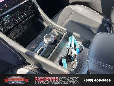 Used 2025 Jeep Grand Cherokee Limited AWD/4WD image 11