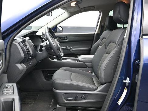 Used 2025 Nissan Pathfinder SV AWD/4WD image 14