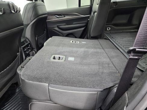 Used 2023 Jeep Grand Cherokee Limited w/ Black Appearance Package image 38