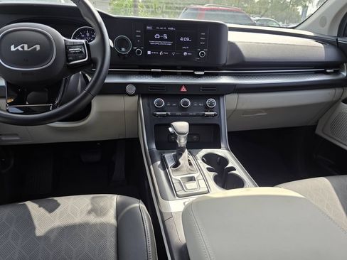 Used 2022 Kia Carnival LX FWD image 13