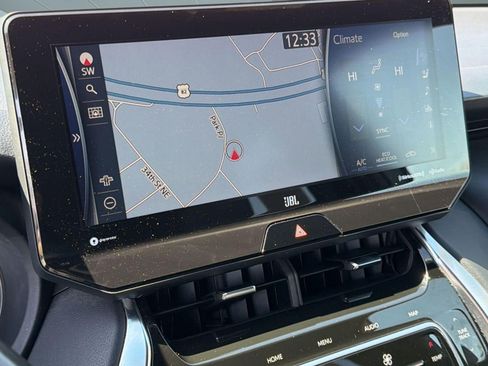 Used 2021 Toyota Venza XLE w/ Softex Package image 24