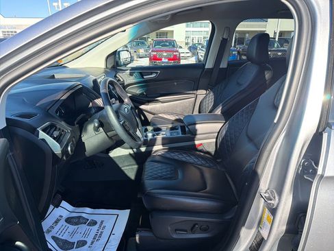 Used 2024 Ford Edge Titanium image 9