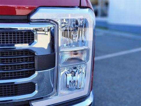 Used 2024 Ford F250 XLT image 11