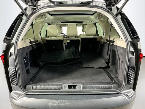 Used 2021 Land Rover Discovery S image 28