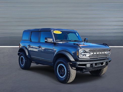 Used 2024 Ford Bronco Badlands image 2