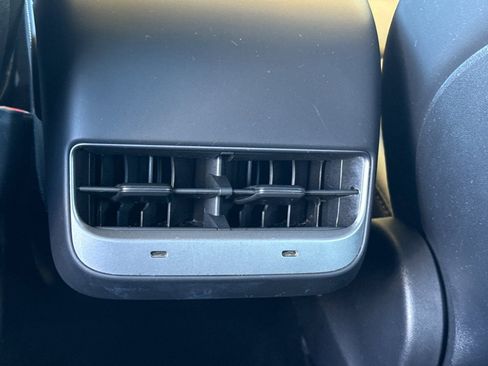 Used 2021 Tesla Model Y Long Range image 15