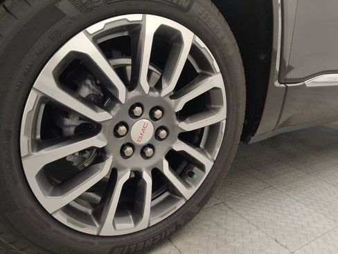 Used 2021 GMC Acadia Denali w/ Denali Technology Package FWD image 31
