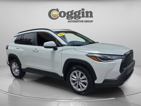 Used 2023 Toyota Corolla Cross LE AWD/4WD image 7