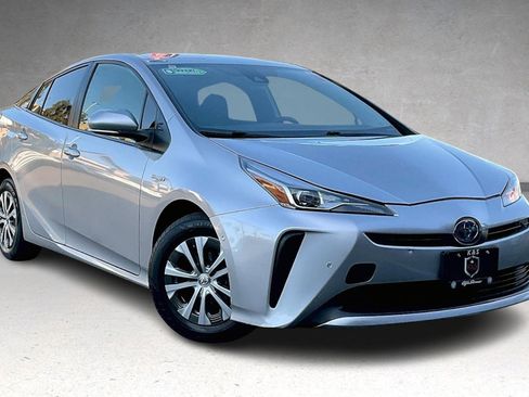 Used 2021 Toyota Prius LE image 2