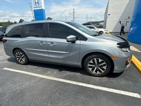 Used 2025 Honda Odyssey EX-L image 3