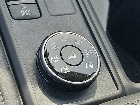 Used 2024 Nissan Pathfinder S AWD/4WD image 25