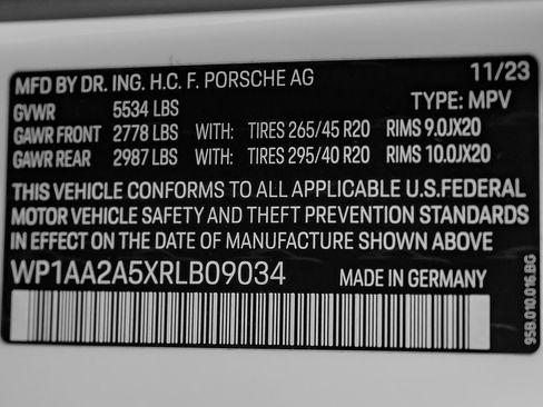 Used 2024 Porsche Macan AWD/4WD image 52