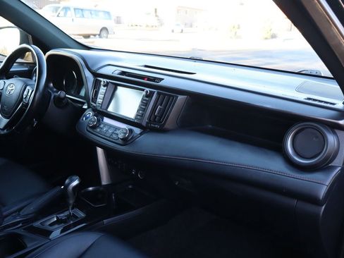 Used 2018 Toyota RAV4 SE w/ Advanced Technology Package image 17