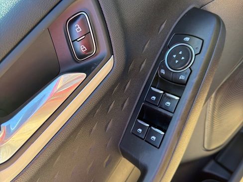 Used 2020 Ford Escape SE image 15