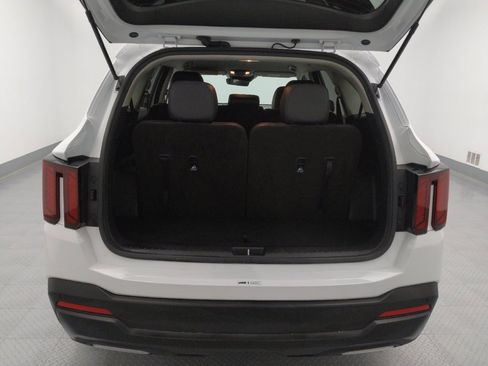 Used 2024 Kia Sorento S image 29