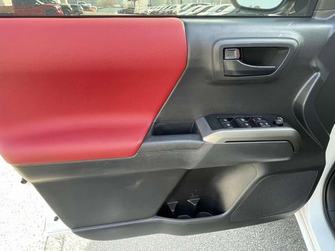 Used 2022 Toyota Tacoma SR5 w/ Technology Package image 17