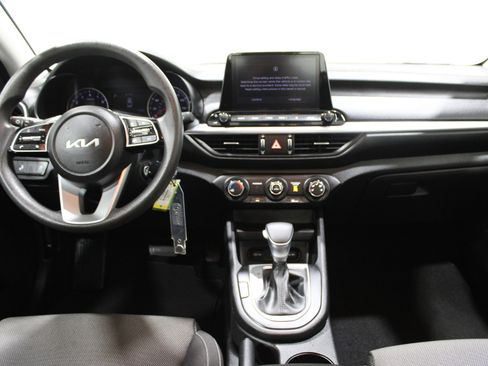Used 2023 Kia Forte LXS w/ LXS Technology Package image 2