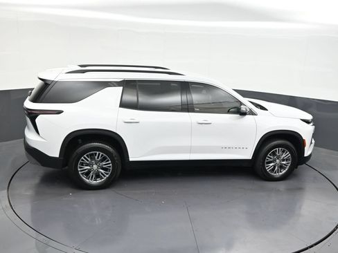 Used 2025 Chevrolet Traverse LT FWD image 22