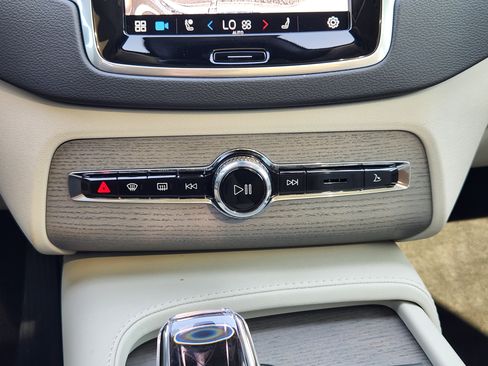 Certified 2025 Volvo XC90 T8 Ultra w/ Protection Package Premier image 21