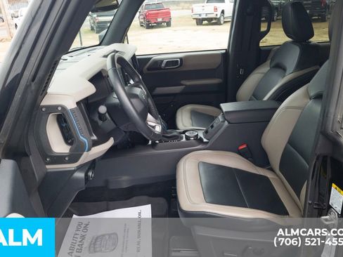 Used 2023 Ford Bronco Wildtrak image 16