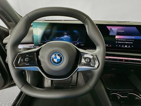 Used 2024 BMW i5 eDrive40i w/ Convenience Package RWD image 11