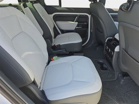 New 2025 Land Rover Defender 130 X-Dynamic SE image 11