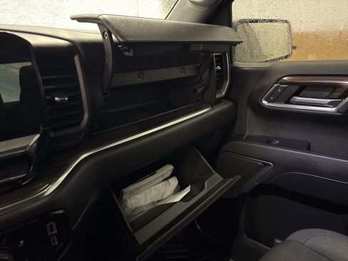 Used 2023 Chevrolet Silverado 1500 LT image 26