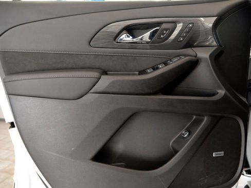 Used 2023 Chevrolet Traverse High Country image 14