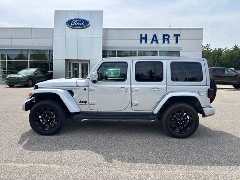 Used 2023 Jeep Wrangler Unlimited Sahara AWD/4WD image 6