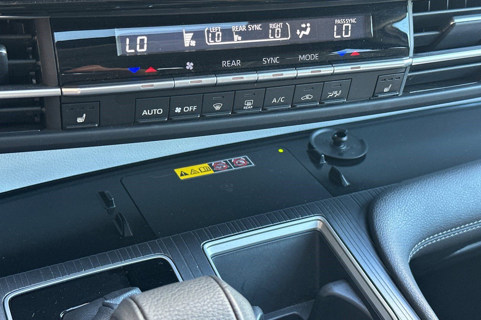 Used 2026 Toyota Sienna XLE FWD image 17