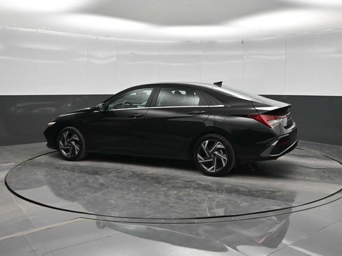 Used 2025 Hyundai Elantra SEL w/ Cargo Package FWD image 5