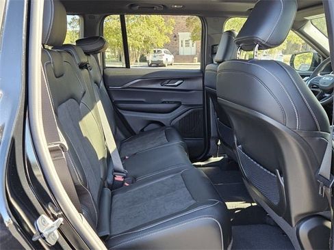 New 2025 Jeep Grand Cherokee Altitude image 14