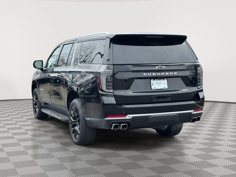 Used 2025 Chevrolet Suburban High Country AWD/4WD image 4