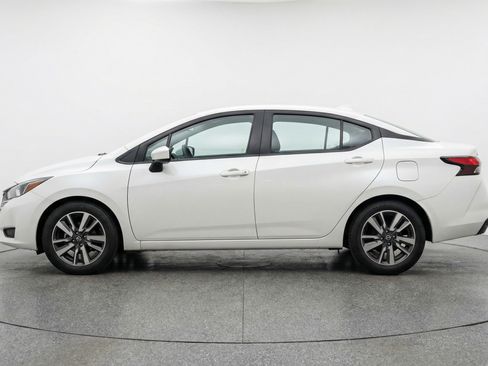 Used 2025 Nissan Versa SV image 5